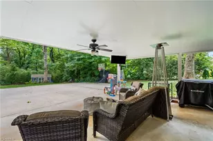 1103 Peace Haven Rd, Winston-Salem, NC 27104 - Photo 38