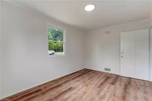 411 Overlook St, Greensboro, NC 27403 - Photo 14