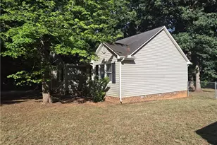 630 Logan Ln, Liberty, NC 27298 - Photo 4