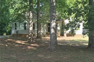 630 Logan Ln, Liberty, NC 27298 - Photo 8