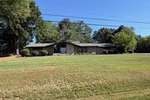 2512 Sunnycrest Dr, Reidsville, NC 27320 - Photo 2