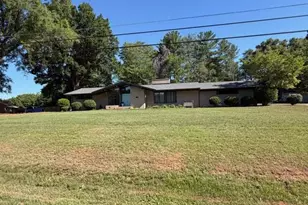 2512 Sunnycrest Dr, Reidsville, NC 27320 - Photo 1