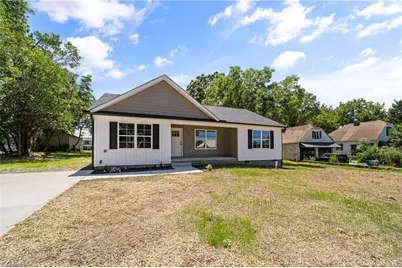 408 E Main Street, Yadkinville, NC 27055 - Photo 2