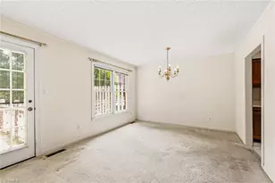 889 Brookleigh Ct, Winston-Salem, NC 27104 - Photo 4