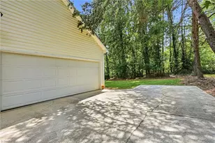 4228 Yeaton Glen Cir, Winston-Salem, NC 27107 - Photo 32