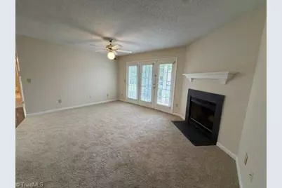7129 Friendly Avenue #D, Greensboro, NC 27410 - Photo 2