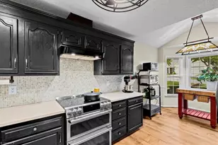 8 Mansfield Cir, Greensboro, NC 27455 - Photo 4