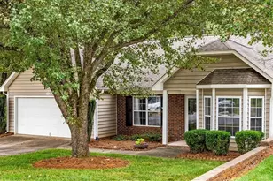 8 Mansfield Cir, Greensboro, NC 27455 - Photo 2