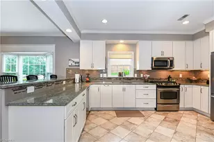33 Fountain Manor Dr, Greensboro, NC 27405 - Photo 8