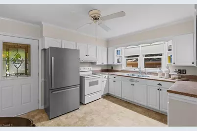618 W Cornwallis Drive, Greensboro, NC 27408 - Photo 8