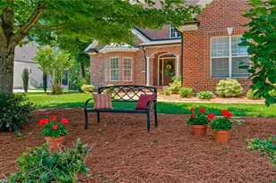 225 Heatherwood Dr, Winston-Salem, NC 27107 - Photo 2
