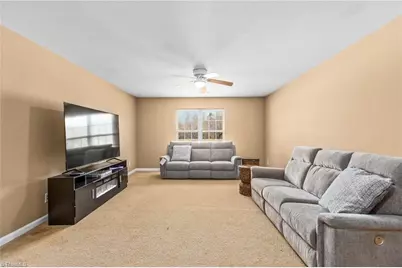 805 Forest Crest Drive, Greensboro, NC 27406 - Photo 16