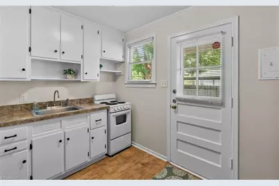 556 Overlook Street, Greensboro, NC 27403 - Photo 6