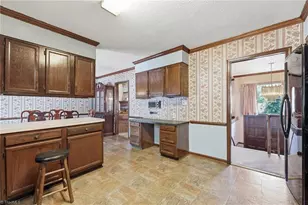 4509 Doral Dr, Greensboro, NC 27406 - Photo 8