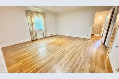 1061 N Peace Haven Road, Winston-Salem, NC 27104 - Photo 10