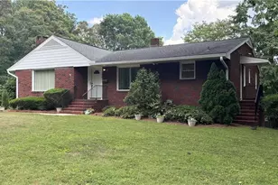 1061 N Peace Haven Rd, Winston-Salem, NC 27104 - Photo 2