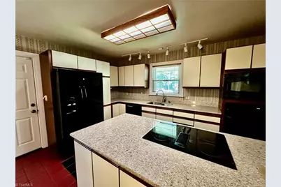 1061 N Peace Haven Road, Winston-Salem, NC 27104 - Photo 8