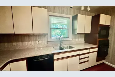 1061 N Peace Haven Road, Winston-Salem, NC 27104 - Photo 8