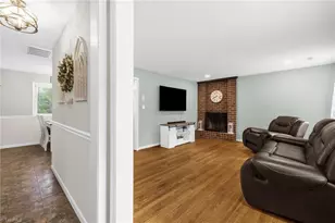 2302 Running Brook Dr, Greensboro, NC 27408 - Photo 4