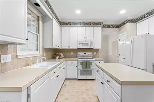 4236 Brentonshire Ln, High Point, NC 27265 - Photo 12