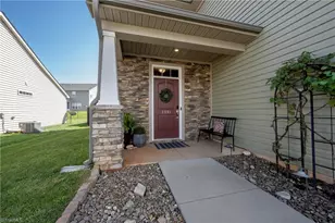 1391 Land Grv Dr, Kernersville, NC 27284 - Photo 4
