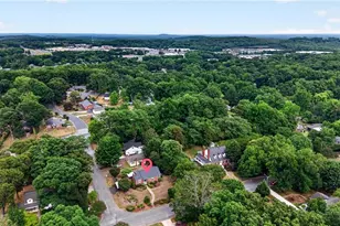 203 Ridgecrest Rd, Asheboro, NC 27203 - Photo 2