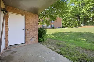 4610 Lawndale Dr, Greensboro, NC 27455 - Photo 20