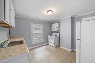 914 Lincoln St, Greensboro, NC 27401 - Photo 8