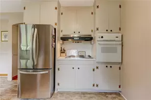 411 Vintage Rd, Eden, NC 27288 - Photo 18