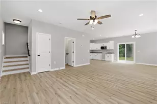 2408 Phillips Ave, Greensboro, NC 27405 - Photo 10