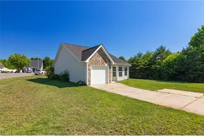 213 Portsmouth Drive, Eden, NC 27288 - Photo 4
