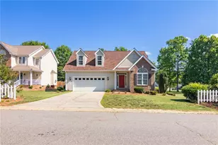 403 Clover Ct, Eden, NC 27288 - Photo 2