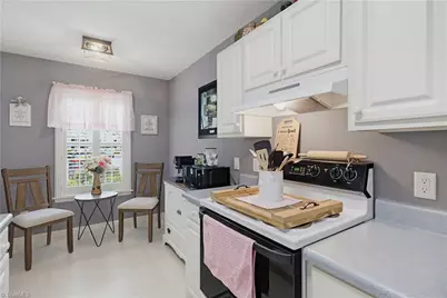204 Carrington Lane, Thomasville, NC 27360 - Photo 8