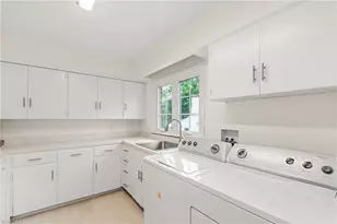 1001 Country Club Dr, High Point, NC 27262 - Photo 32