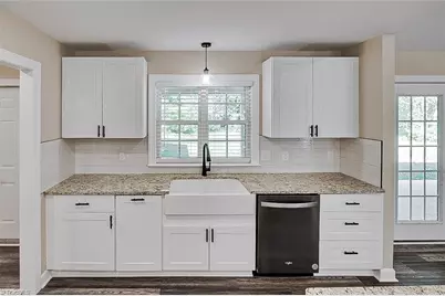 4800 Edinborough Road, Greensboro, NC 27406 - Photo 28