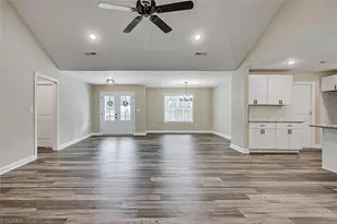 4800 Edinborough Rd, Greensboro, NC 27406 - Photo 10