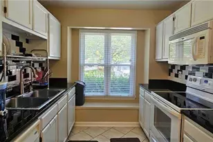 1303 Glen Raven Ct, Greensboro, NC 27410 - Photo 2