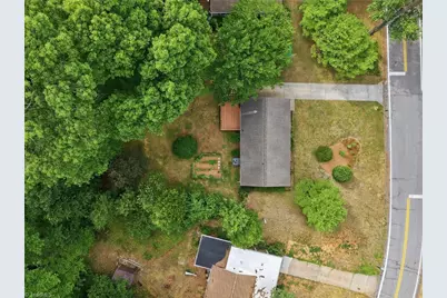 2814 Dellwood Drive, Greensboro, NC 27408 - Photo 32