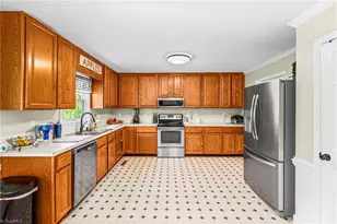 109 Knollwood Ln, King, NC 27021 - Photo 12