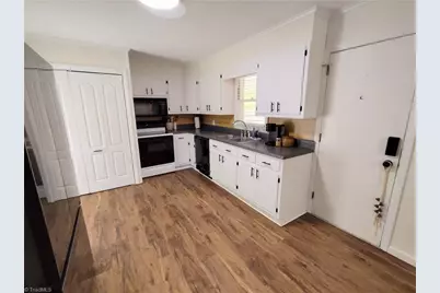 1003 Hillcrest Drive, Thomasville, NC 27360 - Photo 10