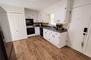 1003 Hillcrest Dr, Thomasville, NC 27360 - Photo 10