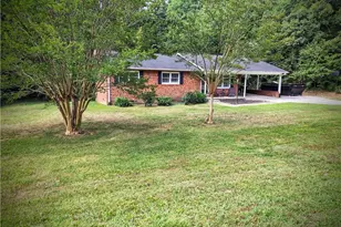 1003 Hillcrest Dr, Thomasville, NC 27360 - Photo 2