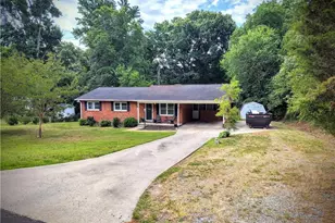 1003 Hillcrest Dr, Thomasville, NC 27360 - Photo 28