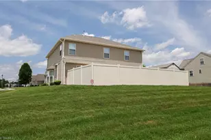 2689 Lamplight Cir, High Point, NC 27265 - Photo 4