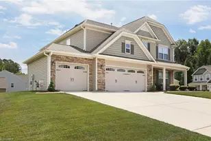 2689 Lamplight Cir, High Point, NC 27265 - Photo 2