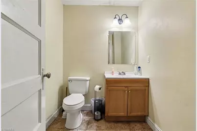 504 W Webb Avenue, Burlington, NC 27217 - Photo 10