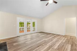 2021 Warwickshire Dr, Greensboro, NC 27455 - Photo 6