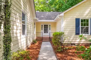 2021 Warwickshire Dr, Greensboro, NC 27455 - Photo 4