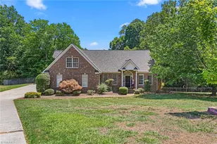 7600 Pond Ct, Kernersville, NC 27284 - Photo 2