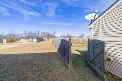 3879 Foliage Drive, Winston-Salem, NC 27101 - Photo 20